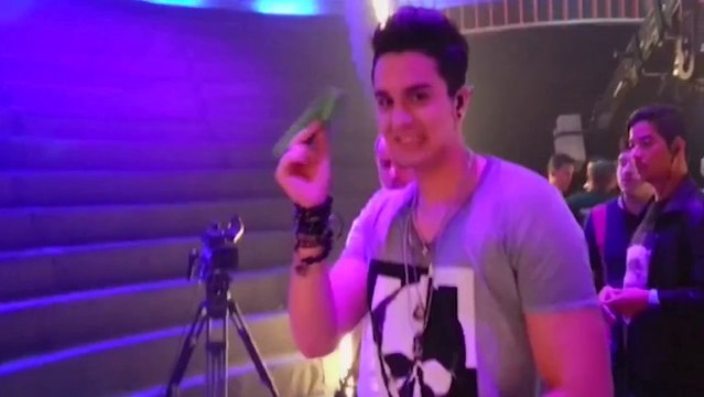 Luan Santana em competição de aviões de papel no alvo