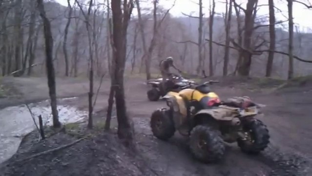 Atvs Mudding - 2 Quads Gets Stuck