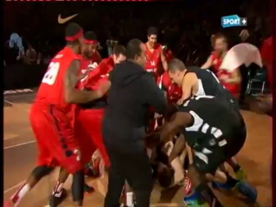 A Basket-ball fan wins 100000 dollars - amazing SHOT - All-Star Game 2013