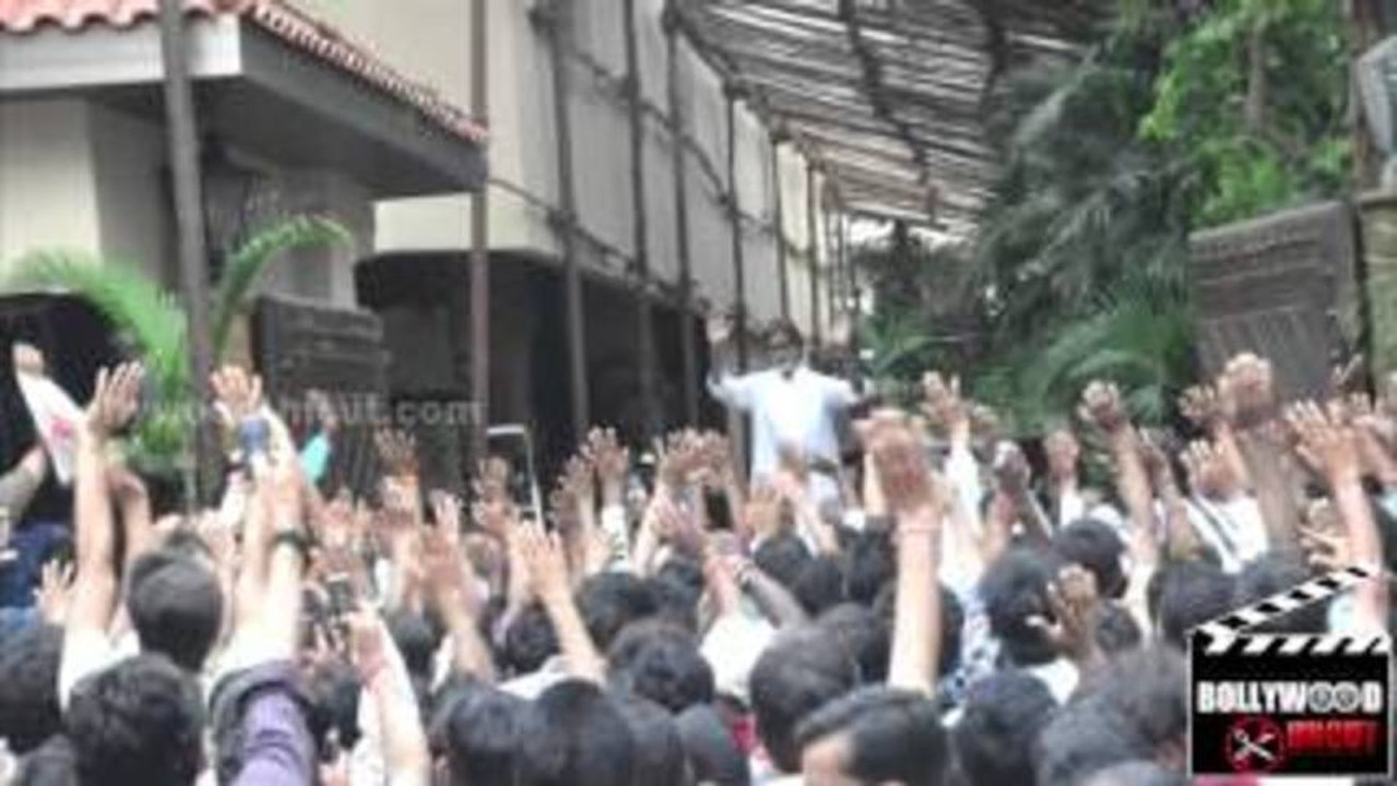 Abu Azmi Threatens Amitabh Bachchan For Insulting North Indians ?