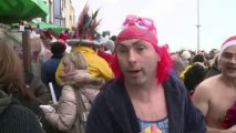 Dunkerque: 400 à 500 personnes au bain des givrés du Nouvel An