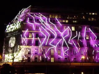 2013 Paris Galeries Lafayette / Enseigne lumineuse de Noël