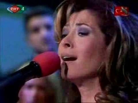 Elif Güreşçi _ Nice sevdi nice yandı nice bağlandı gönül .wmv
