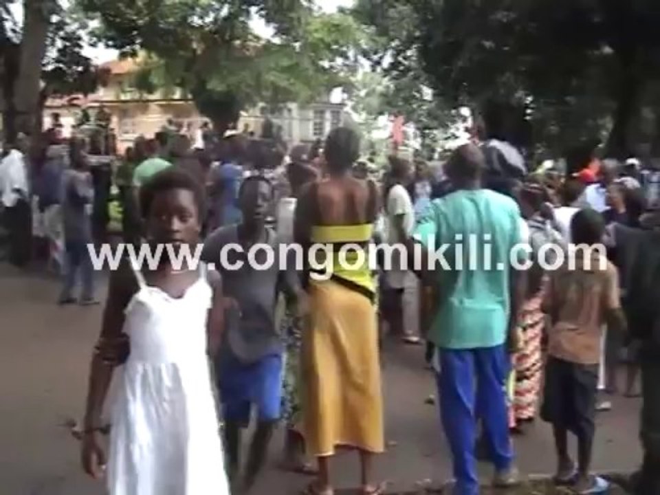 Troubles à Kinshasa Reportage avec les militaires en plein combat