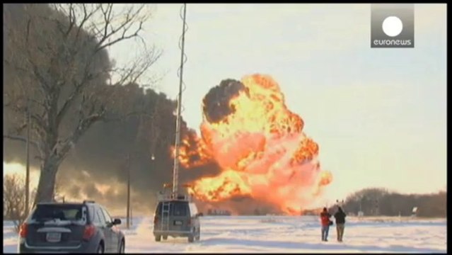 USA : explosions après une collision de trains, l'un rempli de pétrole
