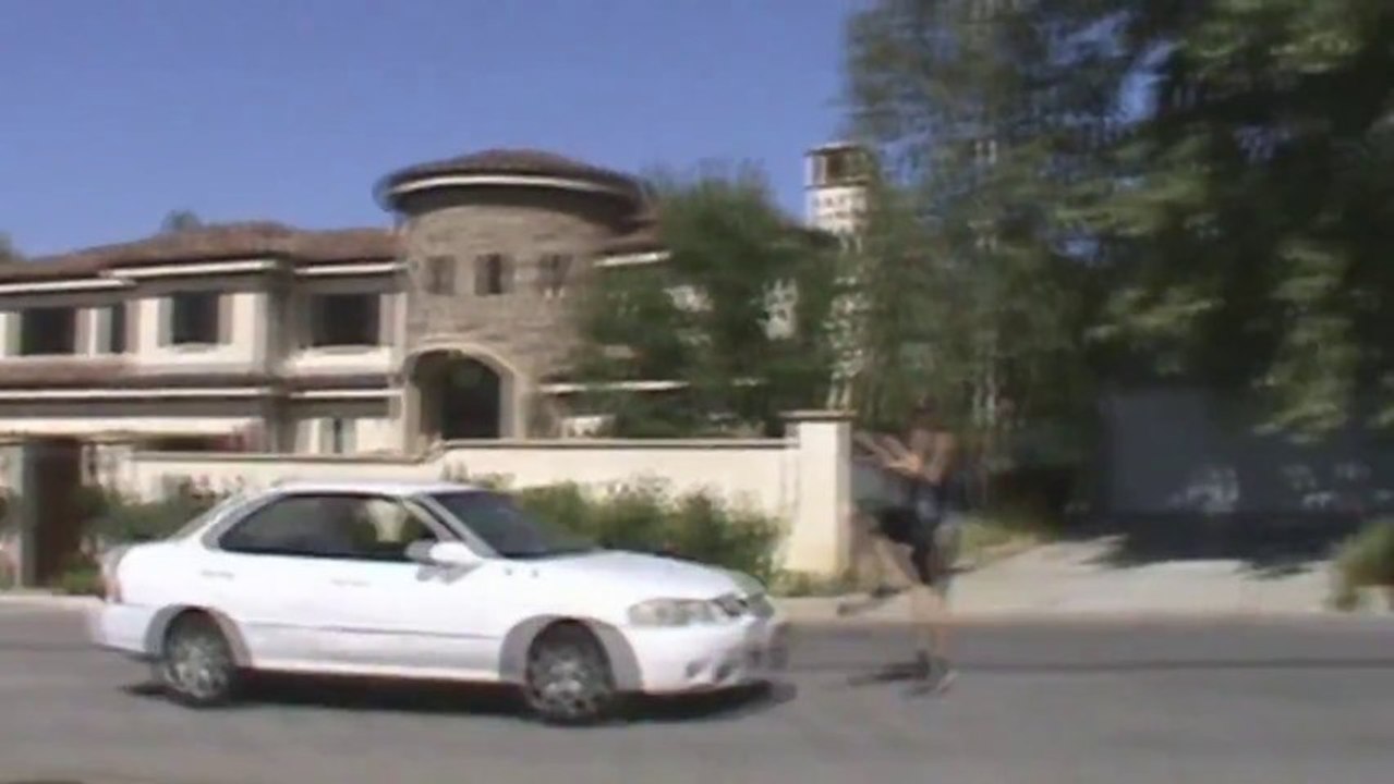 Insane crash : jump over a car