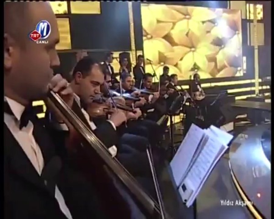 Muazzez ERSOY  -  Ayrıldık İşte Ne Oldu Sanki