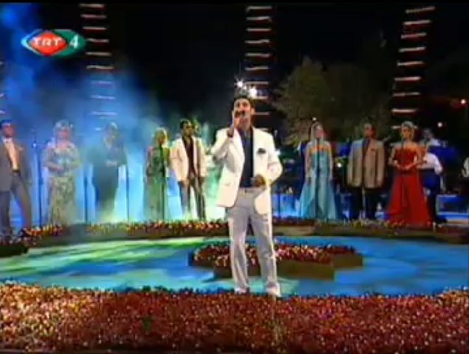 Bahadır ÖZÜŞEN-Gecenin En Siyahında (Aşk İmkânsız)