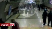 Metrodaki kavga güvenlik kamerasında