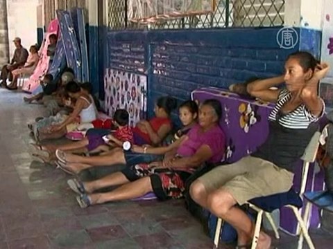 В Сальвадоре извергается вулкан, людей эвакуируют