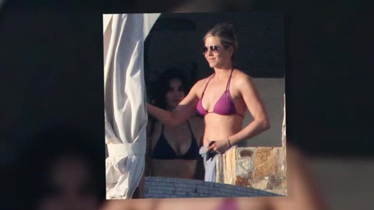 Jennifer aniston und courteney cox cox zeigen ihre bikini körper in meiko.