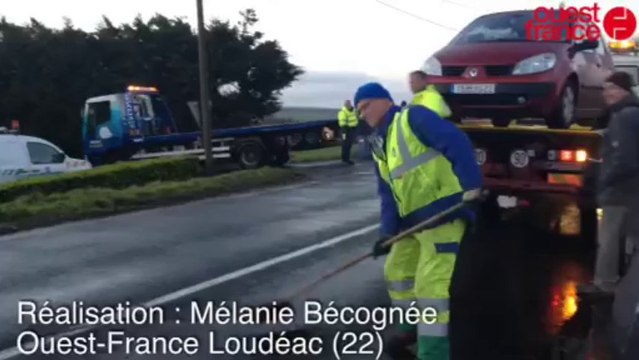 Deux voitures entrent en collision