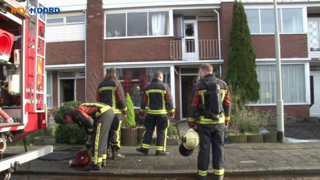 Woning zwartgeblakerd na felle brand door vuurwerk - RTV Noord