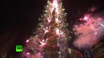 Massive fireworks in Dubai lights up Burj Khalifa to celebrate New Year 2014_(360p)