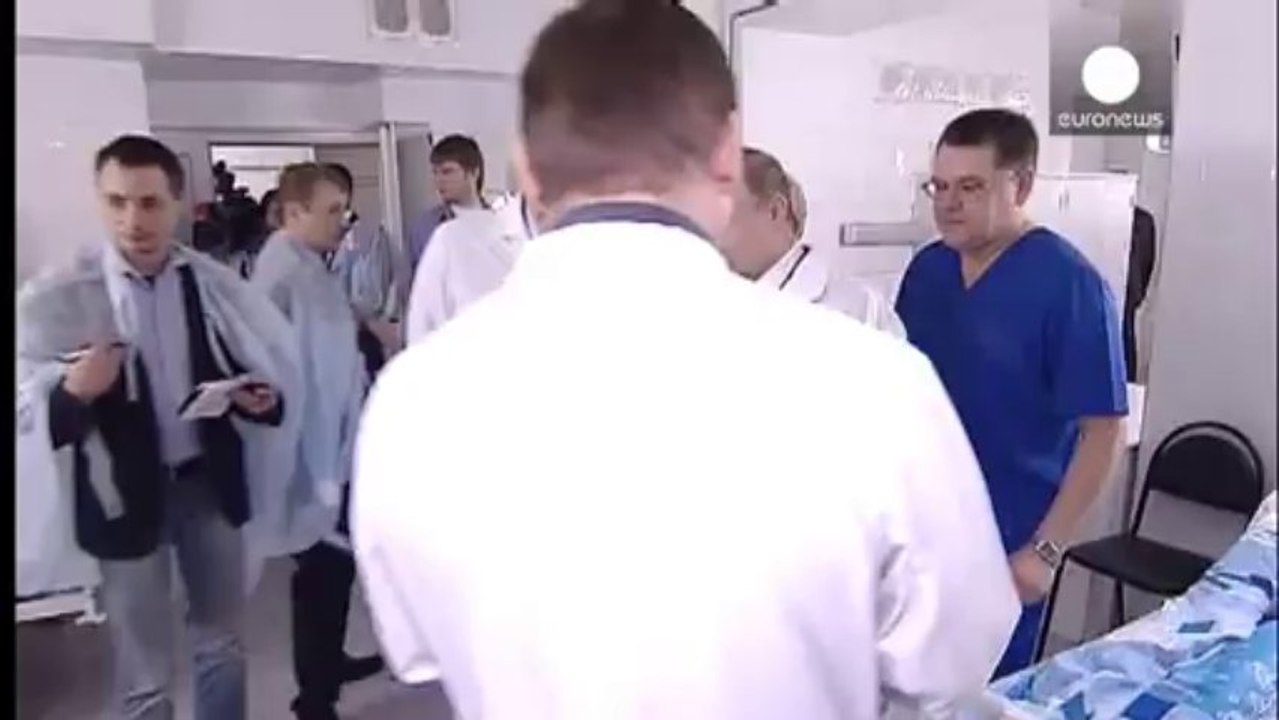 Putin bombalı saldırılarla sarsılan Volgograd'ı ziyaret etti