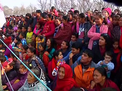 Слоны бегают наперегонки в Непале