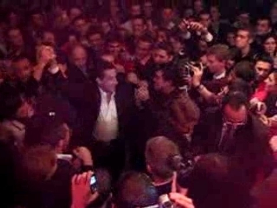 Sarkozy auprès des jeunes pop de Paris