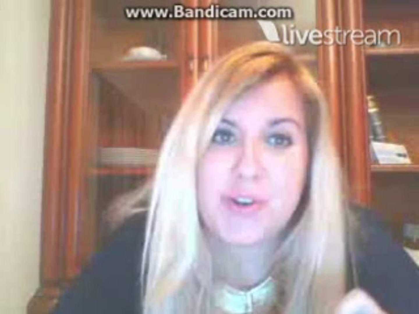 Anabel felicita a Gossip en la TC