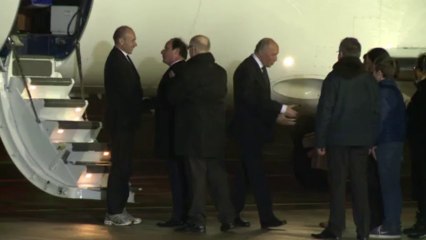 Hollande recebe sacerdote sequestrado por islamitas