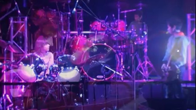 Hugo chante Un autre monde de Téléphone avec les Black Eagles