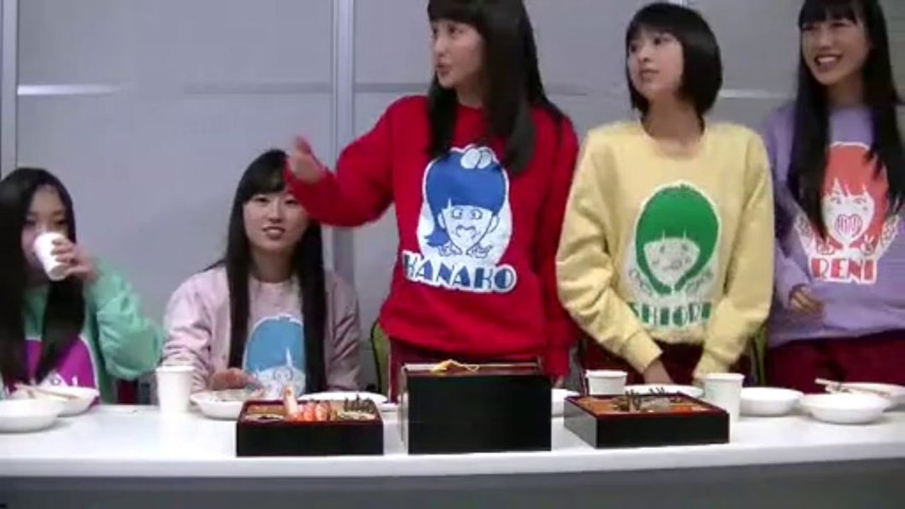 momoclo @ あけおめust 2014