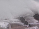 Intempéries: la mer déchaînée en Bretagne - 02/01