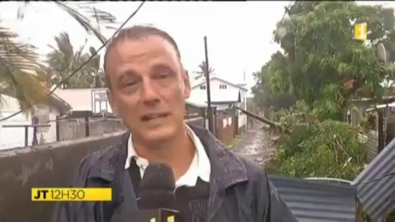 Premiers dégâts à La Réunion avant l'arrivée du cyclone Bejisa