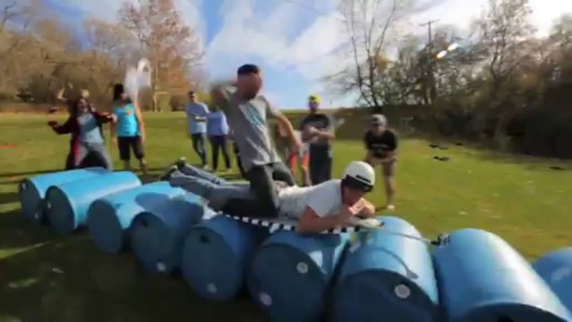 МОТИКА: Луда забава со пријателите со буриња на надолница