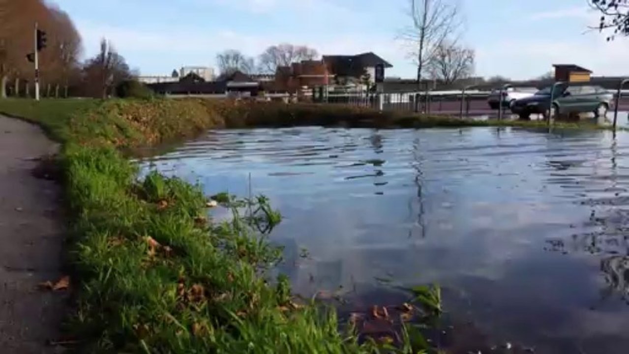 Inondation : des voitures en danger à la prairie de Caen