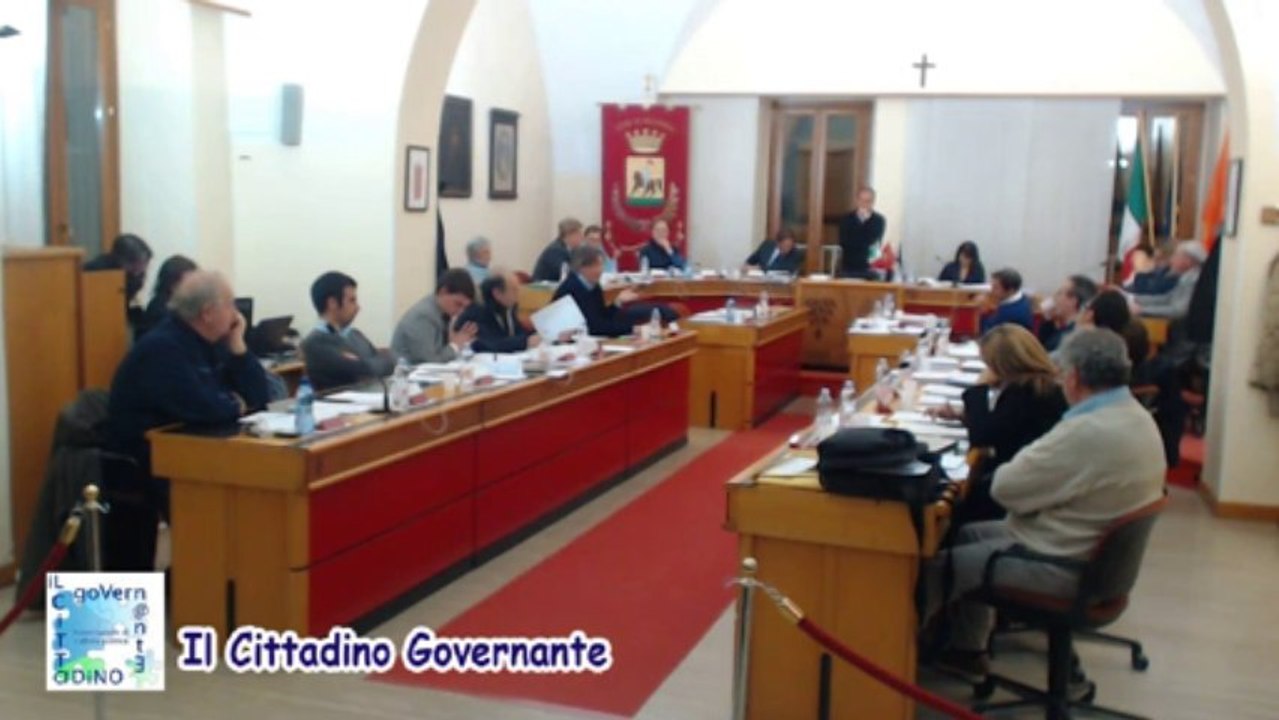 Consiglio 29 novembre 2013_punti 1e2 verifica areee destin. a insediamenti e piano alienazioni replica Vella