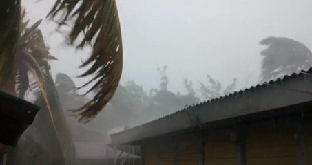 La Réunion : les images chocs du cyclone filmées par les habitants