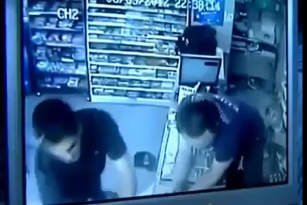 Thief caught in shop - Pakistanztv,com