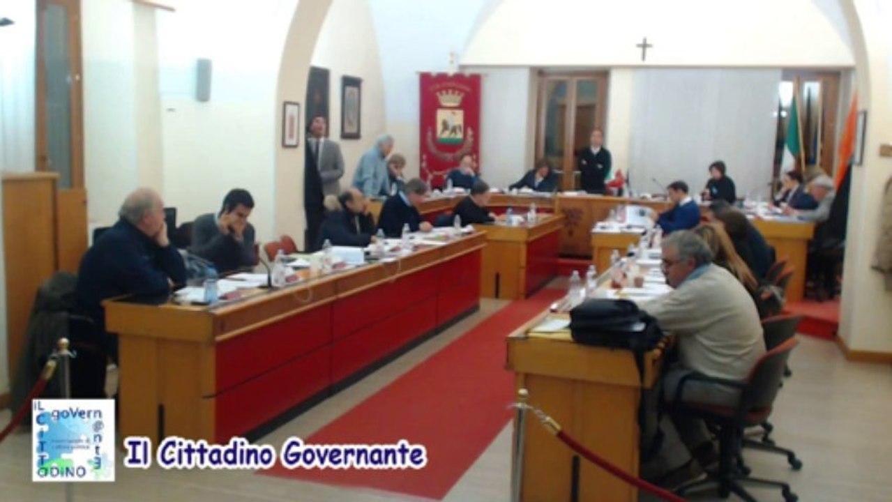 Consiglio 29 novembre 2013_punti 1e2 verifica areee destin. a insediamenti e piano alienazioni replica Di Carlo