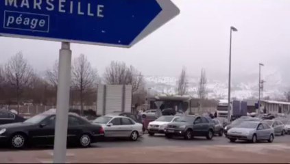 La neige s'invite sur l'autoroute des vacances