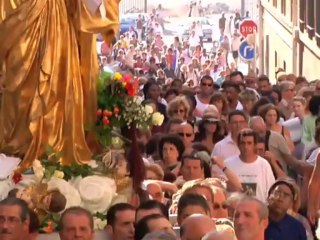 Procession à la Vierge dorée au Panier