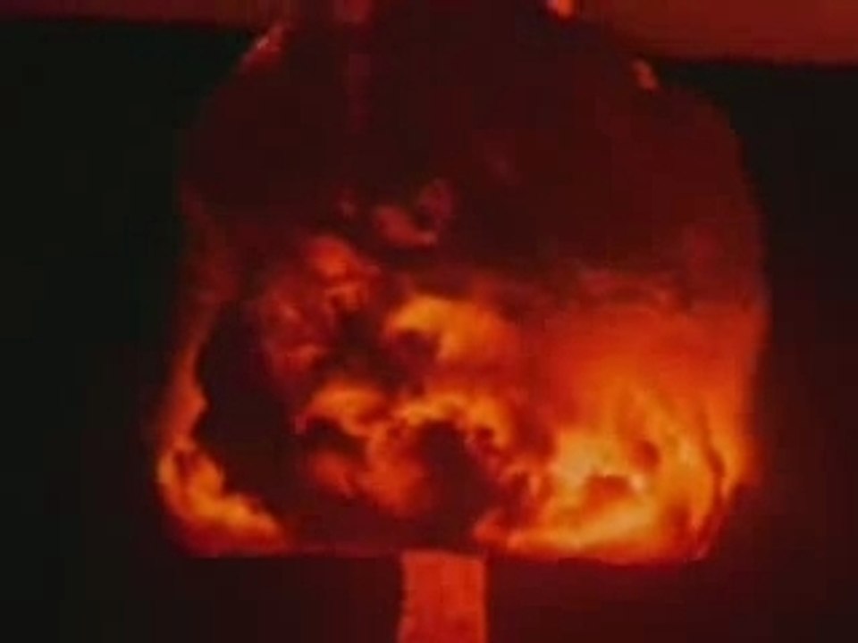 EXPLOSION NUCLEAIRE LE CHAMPIGNON