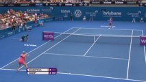 La Sharapova in rimonta piega la Kanepi e vola in semifinale