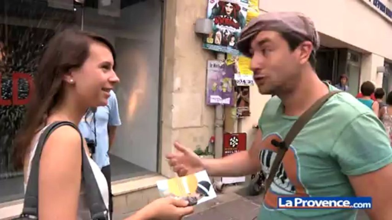 Festival d'Avignon : Anthony Joubert vous apprend à tracter