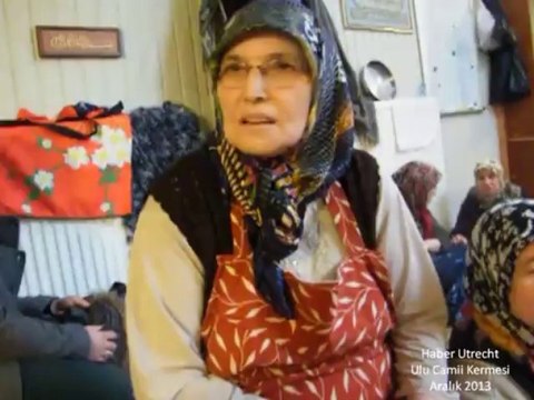 Ulu Camii Kermesinde Arka Planda Çalışan Kadınlar ve Erkekler | Haber Utrecht