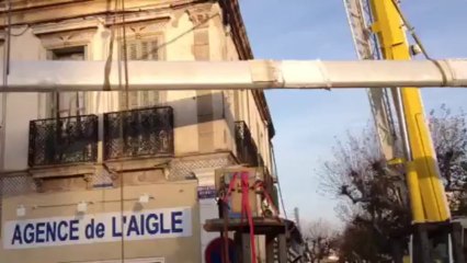 La Ciotat : un camion transportant un mât de 48 mètres bloque la circulation