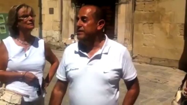 La cathédrale Saint-Sauveur; c'était le temple d'Apollon