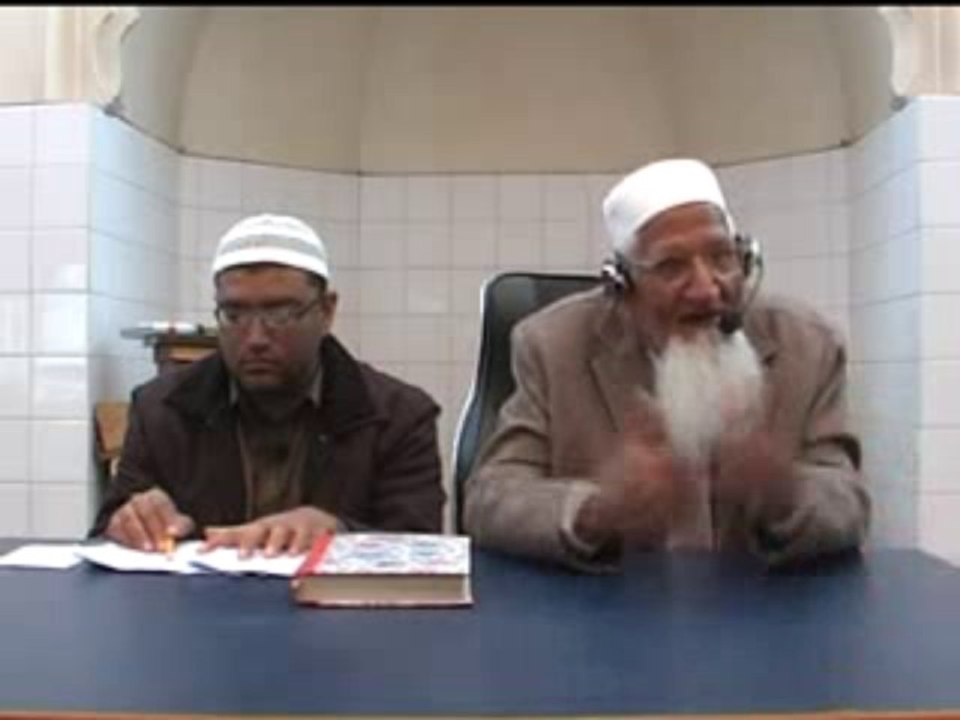 Kaya sharam gah ko hath lag janay say wazu toot jata hai - Maulana Ishaq