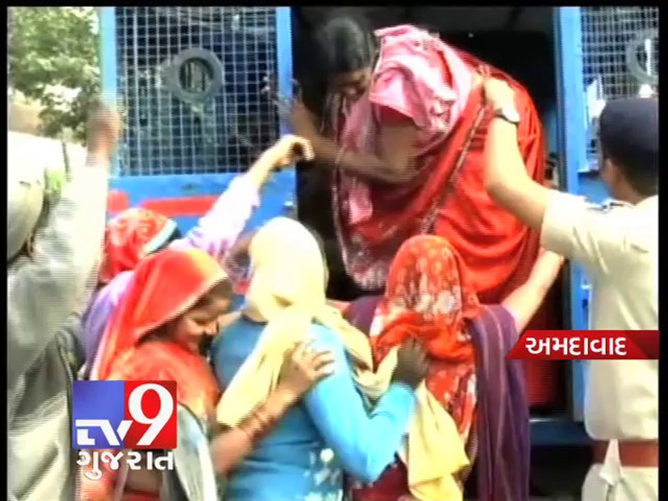 Strike still on : AMC invokes ESMA and sacks 48 sweepers - Tv9 Gujarat
