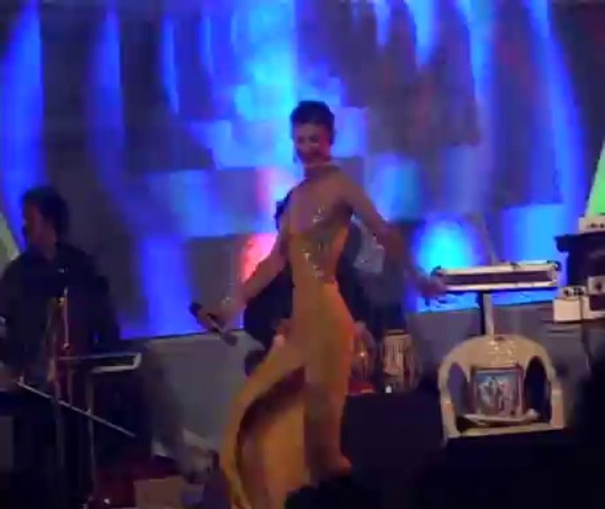 Beautiful Girl 's Dance & Stage Performance at Mulund Festival, Mumbai