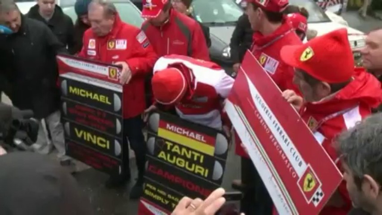 Les fans de Ferrari au chevet de Michael Shumacher