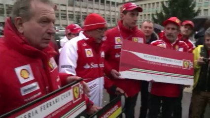 Anniversaire de Schumacher: nombreux fans devant le CHU de Grenoble