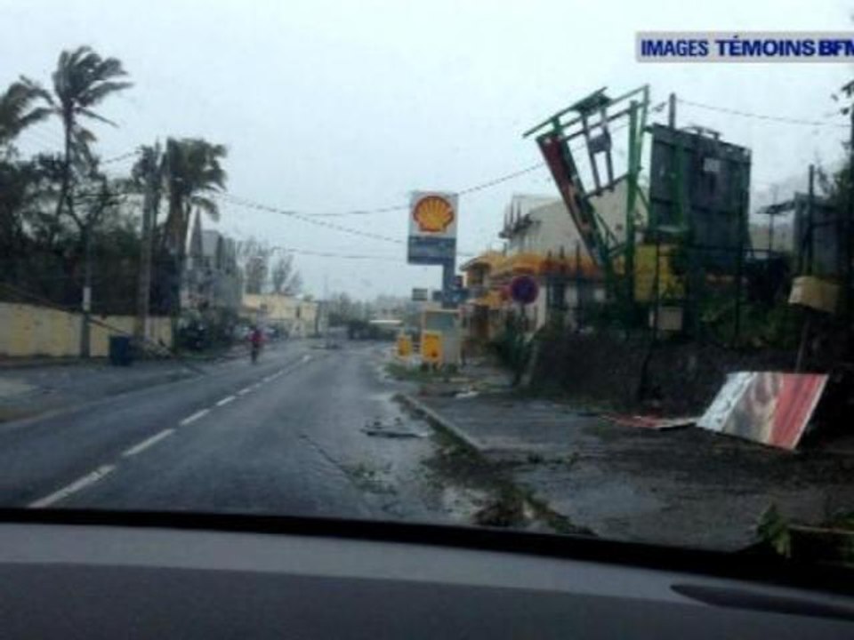 La Réunion après le passage du cyclone Bejisa, vue par les TEMOINS BFMTV - 03/01