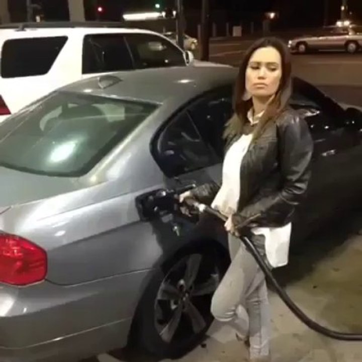 Mec excité - Voiture - Essence