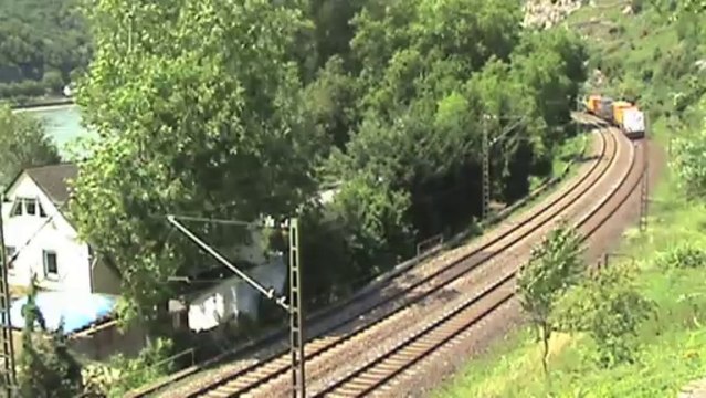 Züge und Schiffe bei der Loreley, 181, Crossrail 185, MRCE 189, 145, 3x 101, 427, 428, 460