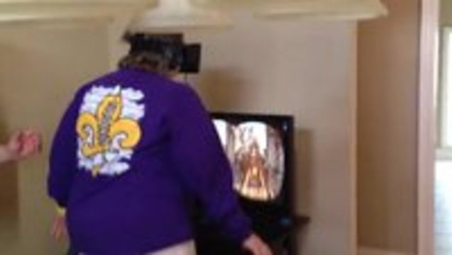 Woman loses her mind on the Oculus Rift